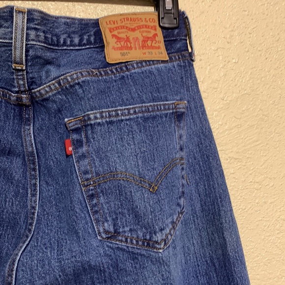 Levi Strauss Men's Jeans Button Fly Straight 501 Medium Wash W33xL34 - Picture 12 of 16
